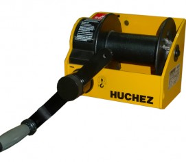 وینچ دستی کشنده افقی با ظرفیت 1450 کیلوگرم مدل MANIBOX VS 1000 kg - model with galvanized frame ساخت هوچز فرانسه